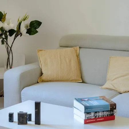 Altido Lovely Flat For 4 Near Piazza Corvetto Apartment